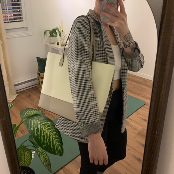 Kate Spade bag 11.5in tall x 15.5in wide - Picture 3 of 7